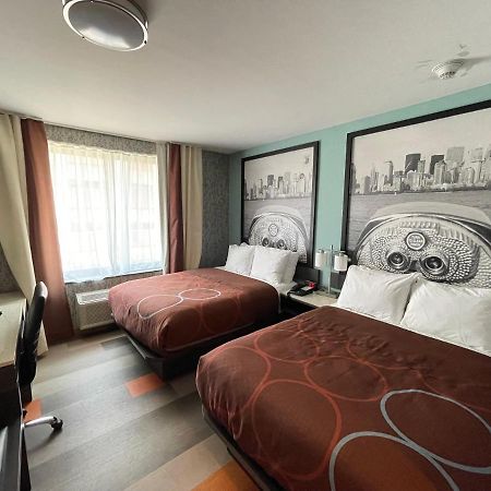 Super 8 By Wyndham Brooklyn Williamsburg Hotel New York Exterior photo
